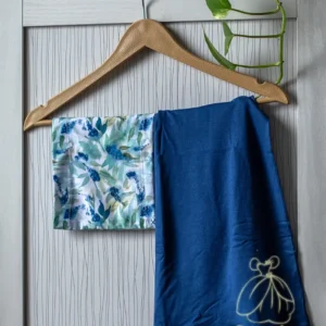 مقنعه سرمه‌ای با هد گلدار